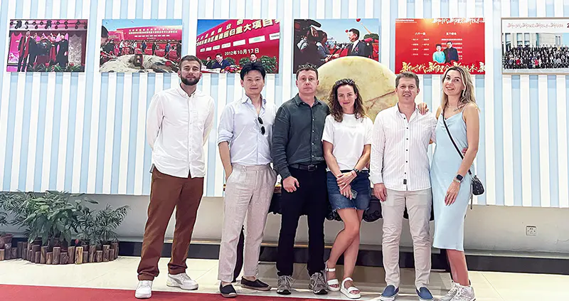 ยินดีต้อนรับ Maskim และ Alexander จากบริษัทยกระดับ Golbal อย่างอบอุ่น