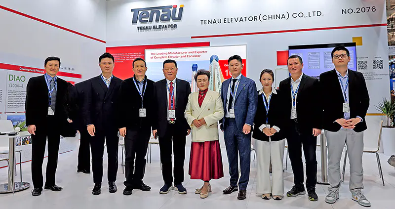 ขอแสดงความยินดีอย่างอบอุ่นกับ Kunfa Bo ประธาน TENAU ELEVATOR (CHINA) Co., Ltd., ประธาน Aizhu Yang, ผู้อำนวยการฝ่ายการตลาดในต่างประเทศ Congcong Sun และตัวแทนแผนกอื่น ๆ เพื่อเข้าร่วมในงาน Lift International Expo ในเมืองเอาก์สบวร์ก ประเทศเยอรมนี